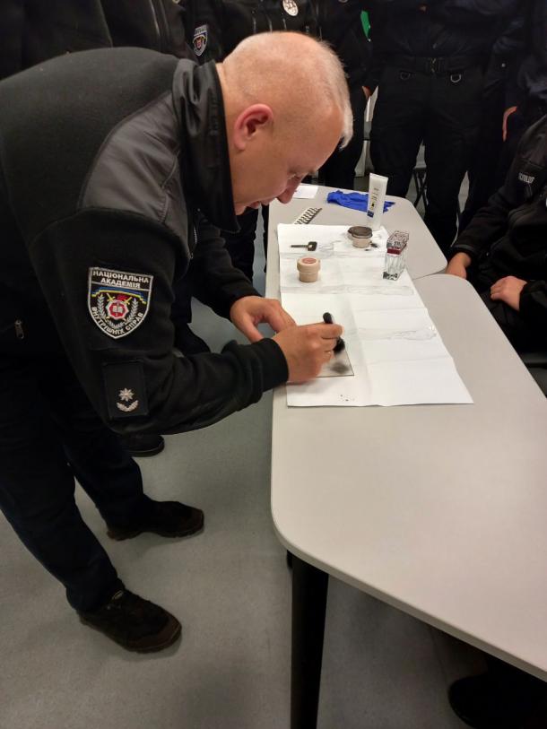 Підвищення рівня практичноі складовоі підготовки майбутніх поліцейських зі зразками криміналістичної техніки Фото 1