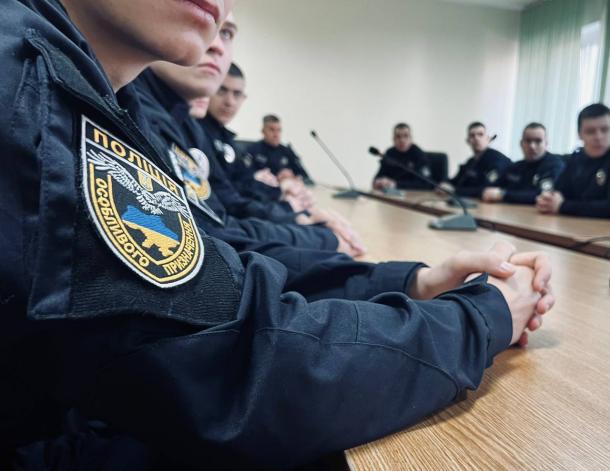 Урочистий випуск поліцейських підрозділів поліції особливого призначення в КЦППП «Академія поліції» Фото 1