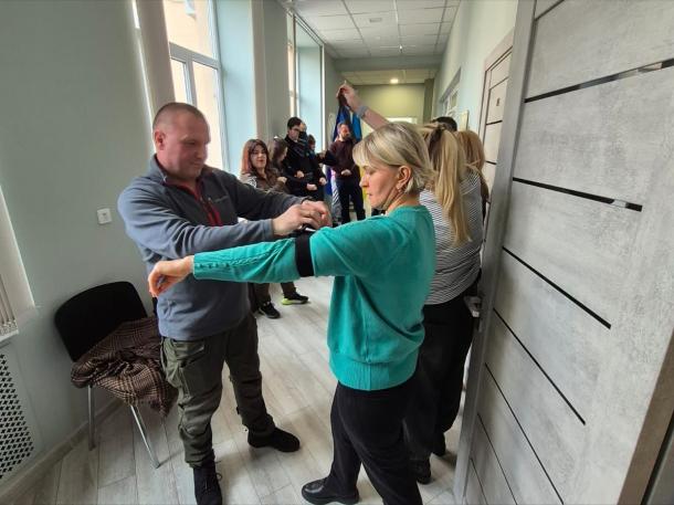 Працівники Секретаріату Уповноваженого Верховної Ради України з прав людини пройшли практичне навчання з домедичної підготовки Фото 5