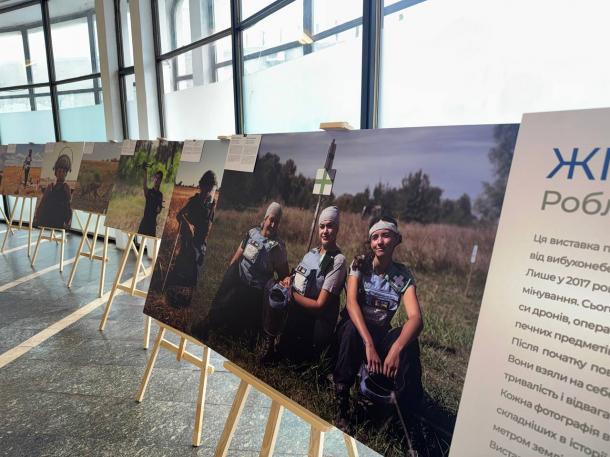 Фотовиставка «Жінки у розмінуванні» Фото 1
