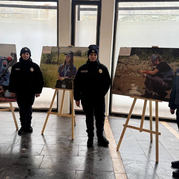 Фотовиставка «Жінки у розмінуванні» Фото 3