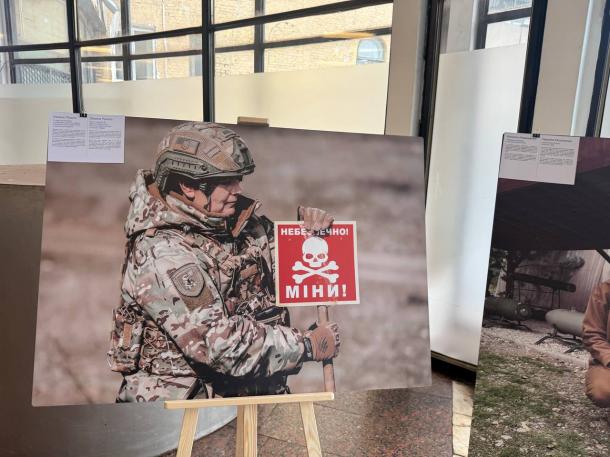 Фотовиставка «Жінки у розмінуванні» Фото 1