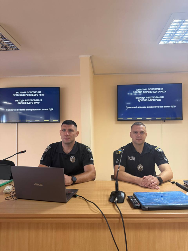 Викладачі КЦСПП навчають курсантів 1-го курсу в межах табірного збору. Фото 1