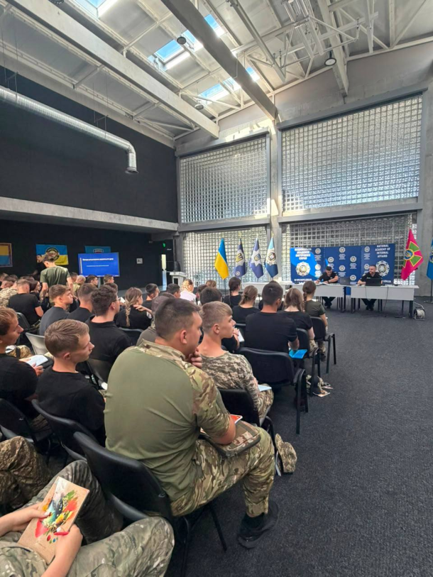 Викладачі КЦСПП навчають курсантів 1-го курсу в межах табірного збору. Фото 1