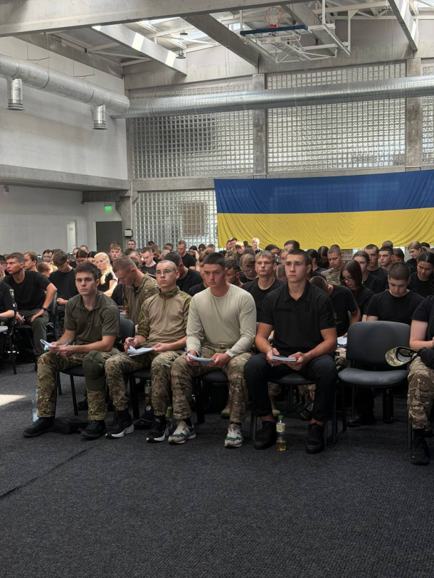 Викладачі КЦСПП навчають курсантів 1-го курсу в межах табірного збору. Фото 1